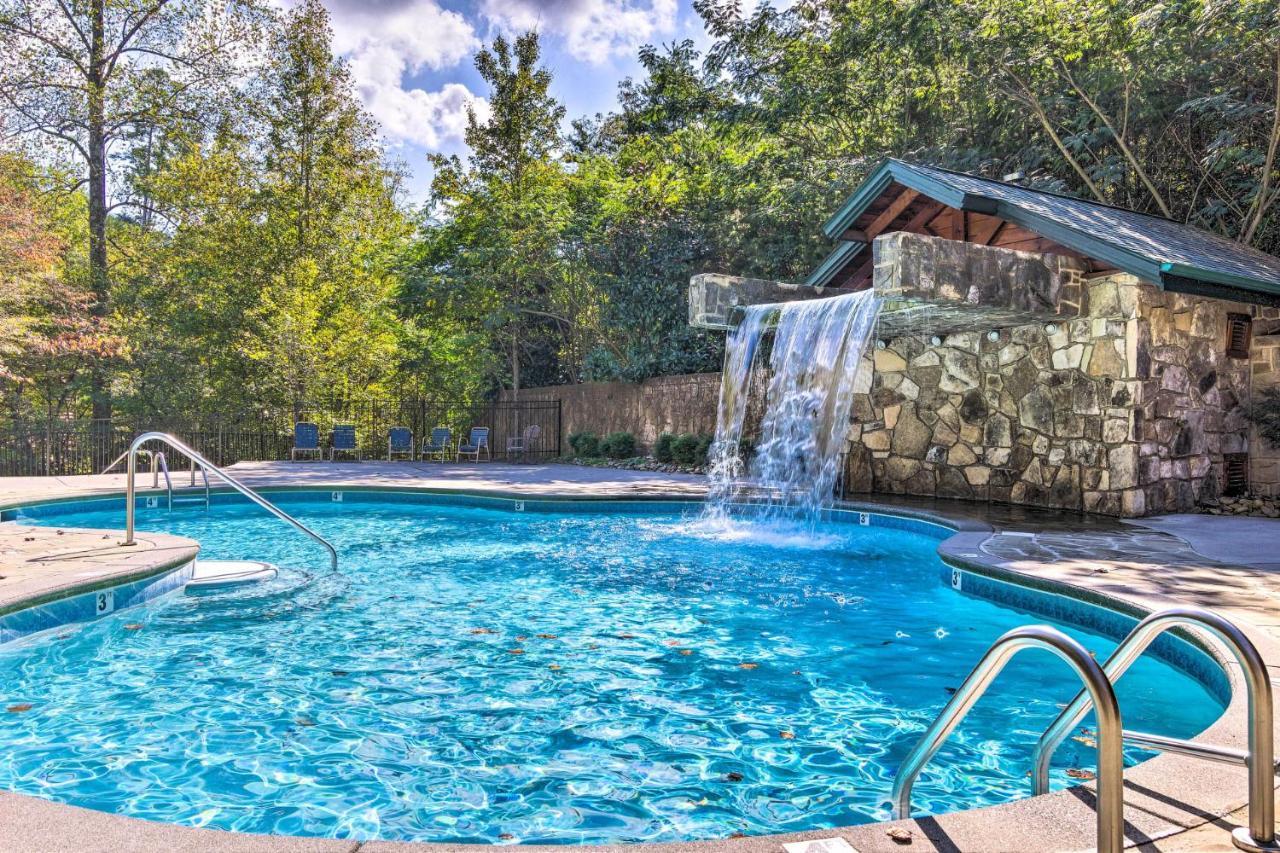 Dog Friendly, Romantic Mtn Getaway Hot Tub Pool Gatlinburg Exterior foto