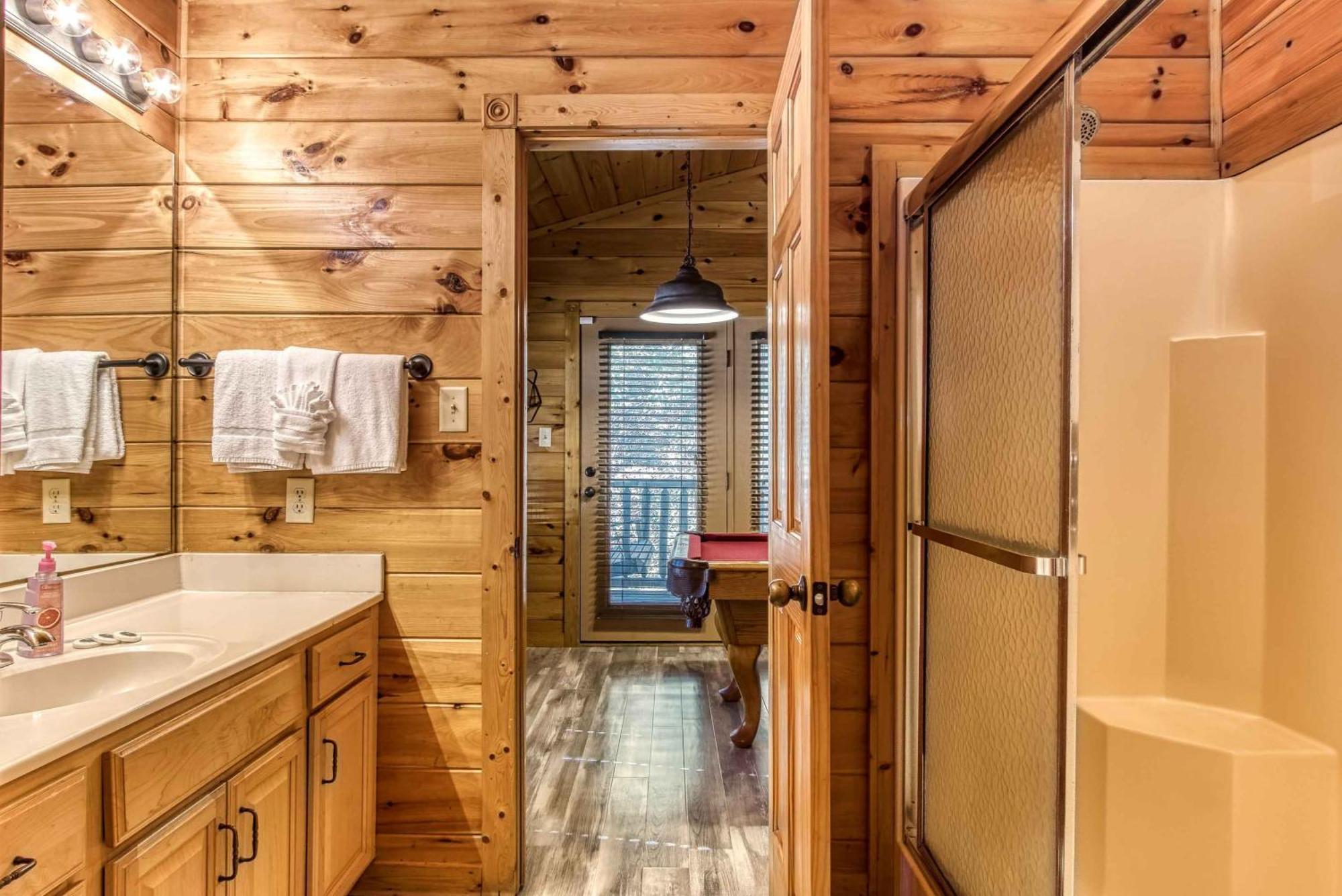 Dog Friendly, Romantic Mtn Getaway Hot Tub Pool Gatlinburg Exterior foto