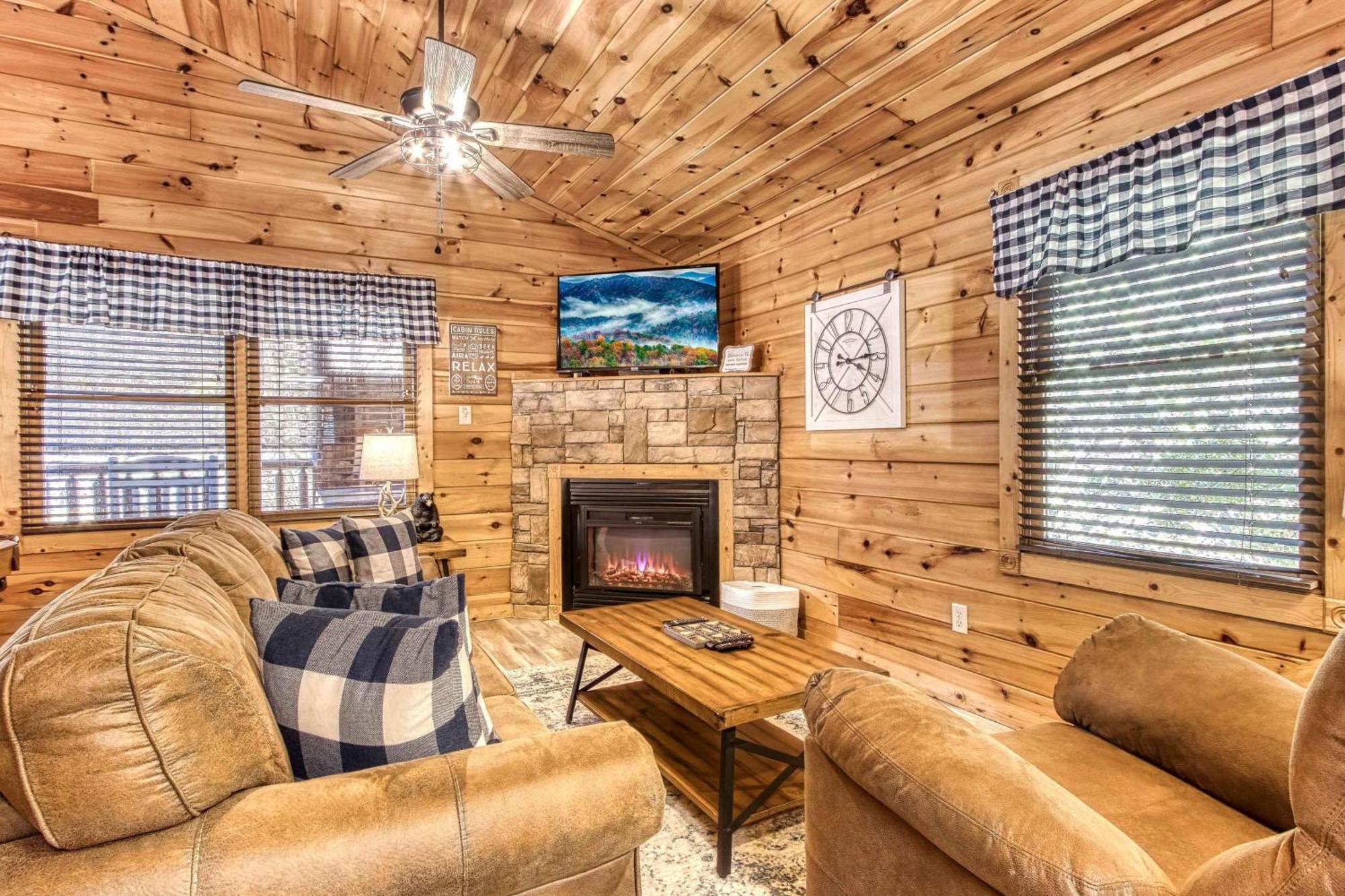 Dog Friendly, Romantic Mtn Getaway Hot Tub Pool Gatlinburg Exterior foto